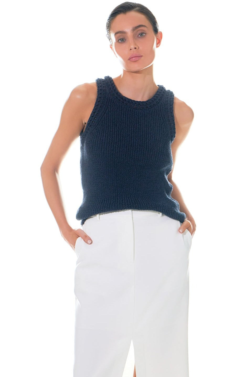 Round Neck Sleeveless Knit Top