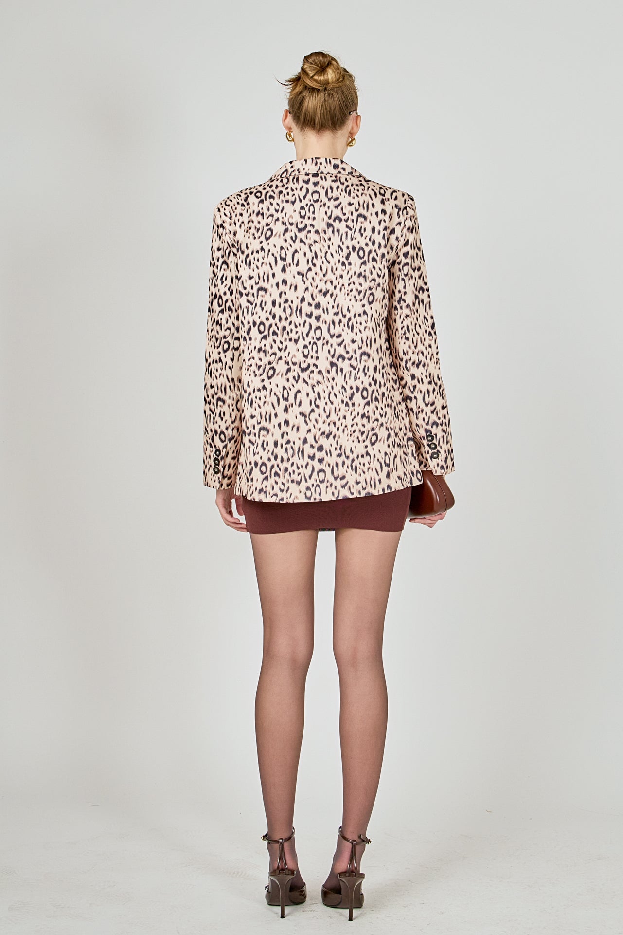 Beige multi leopard print woven oversized blazer featuring notched lapels, long sleeves with shoulder pads, front flap pockets, and a single-breasted button closure.