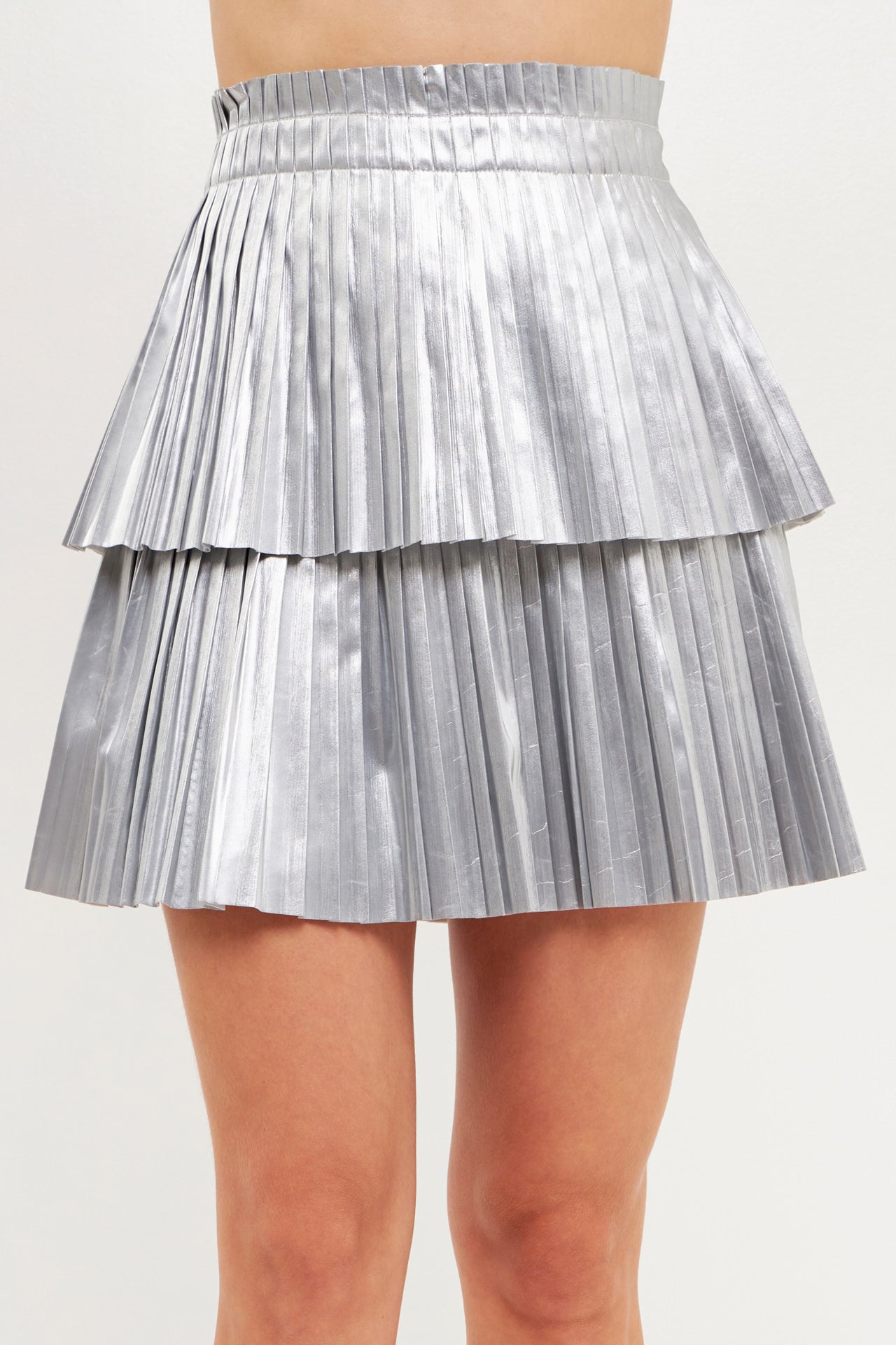 White company hotsell silver pleated skirt